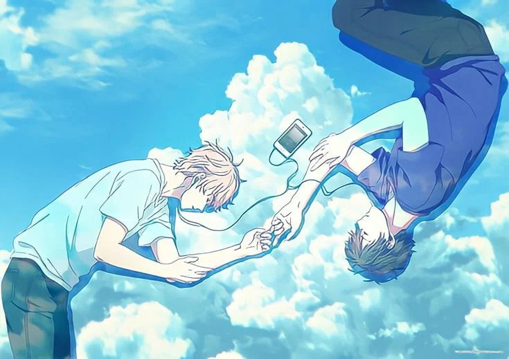 Ảnh trai anime giữa bầu trời xanh, hai chàng trai nắm tay giữa mây trắng, không thể hiện rõ cơ bụng sáu múi