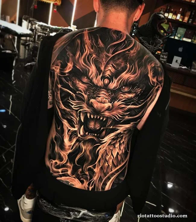 Tác phẩm Hình xăm full lưng đẹp cho nam Mãnh Hổ gầm thét phong cách Dark Art dũng mãnh tại Rio Studio
