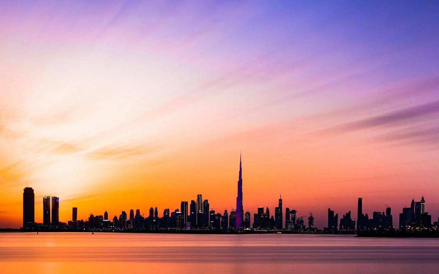 Hoàng hôn tím Dubai lấp lánh