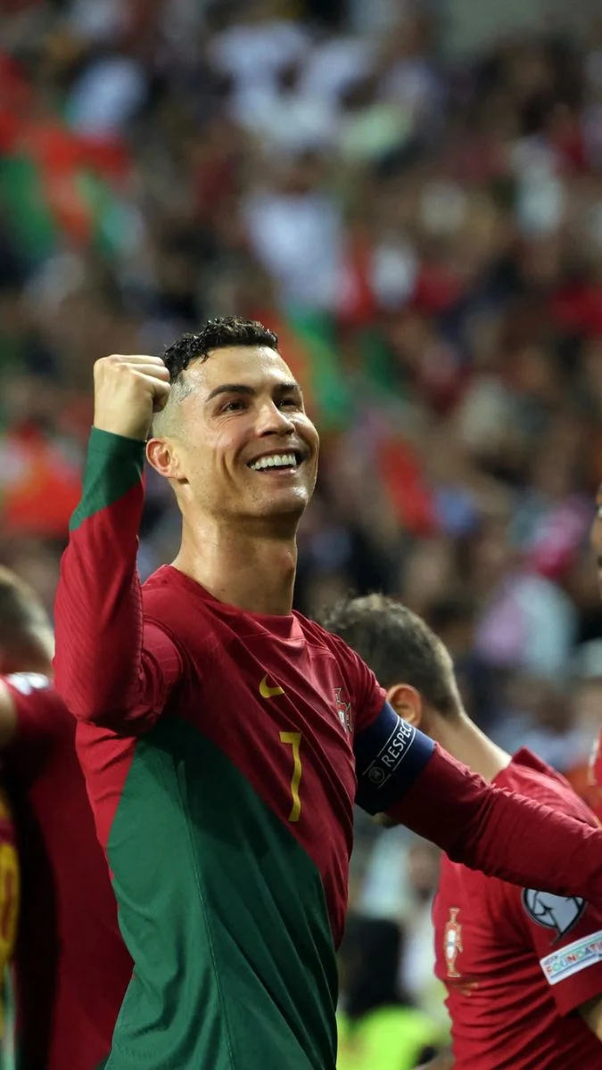Hình nền Ronaldo ghi bàn ăn mừng