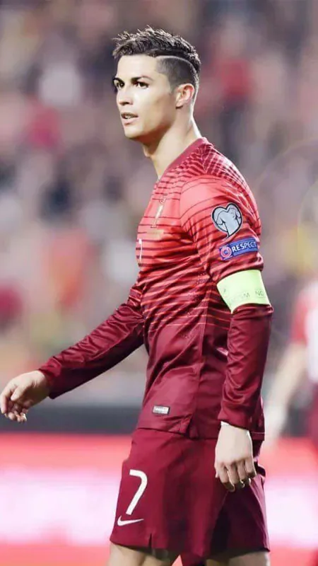 Ảnh nền Ronaldo trong áo Bồ Đồ Nha siêu hot - hình 1