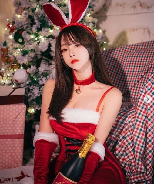 Gái xinh đua nhau cosplay bà già Noel version kiệm vải, thả thính cực nuột khiến anh em nóng người ngay giữa trời đông - Cosplay - Việt Giải Trí (2)