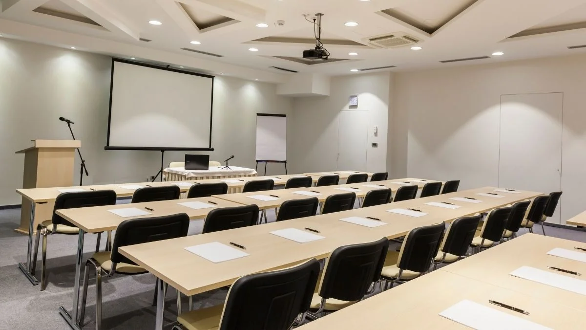 ảnh lớp học đại học (3)