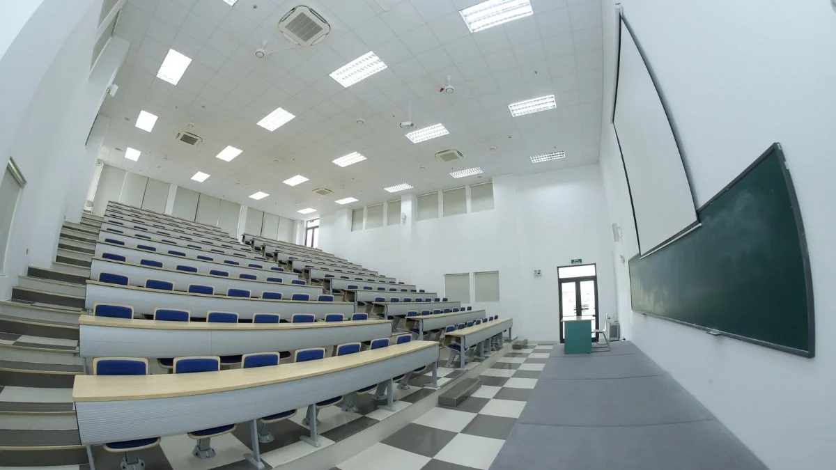 ảnh lớp học đại học sáng tạo
