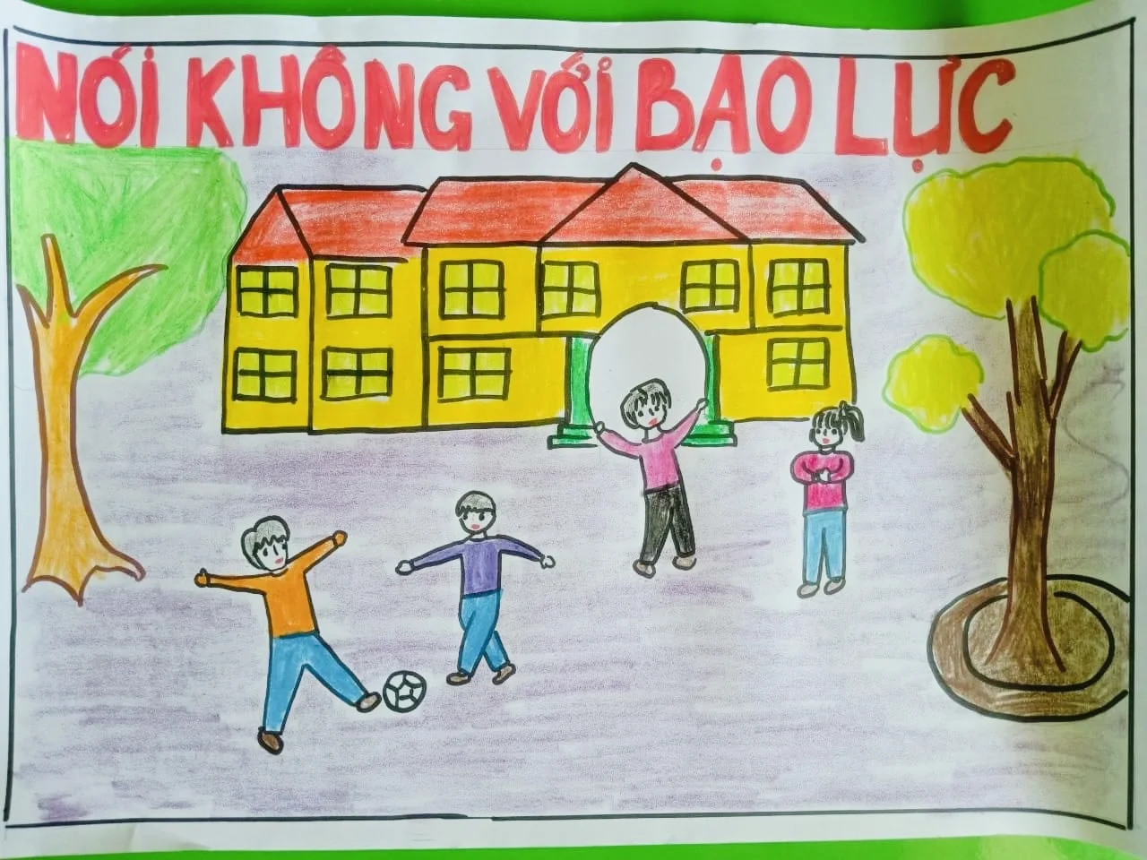 Tranh vẽ nói không với bạo lực học đường, hình ảnh trường học với học sinh vui chơi hòa thuận