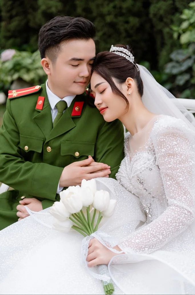 Chụp ảnh cưới quân phục công an mang lại sự mới lạ