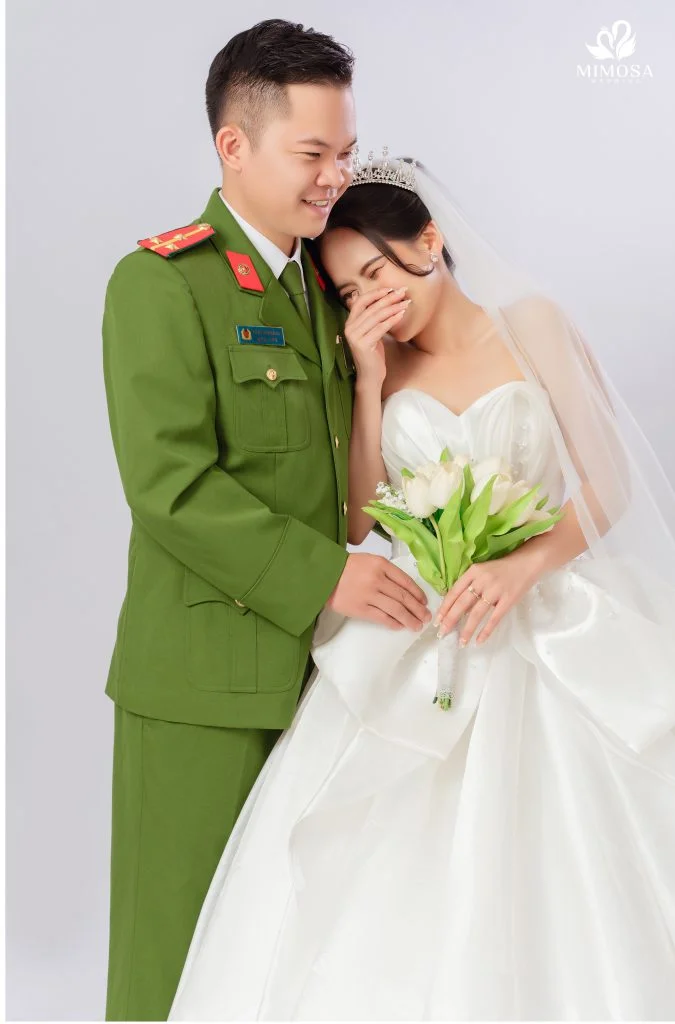 Ảnh Cưới Công An: 20+ Concept Và Kinh Nghiệm Chụp Ảnh Đẹp 2026