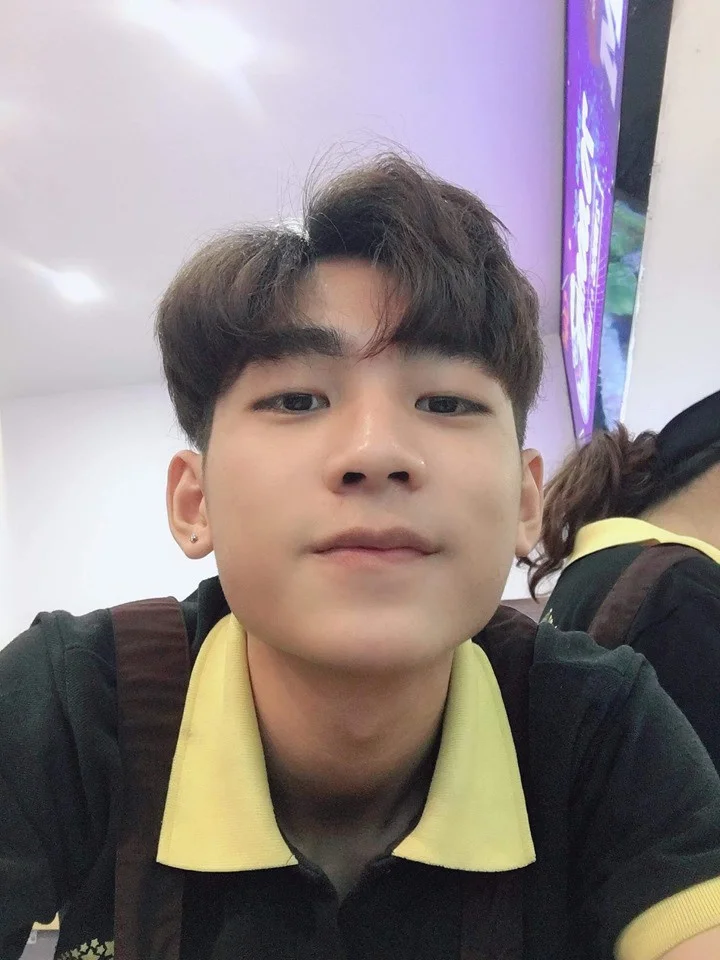ảnh selfie chàng trai đẹp trai gương mặt sáng