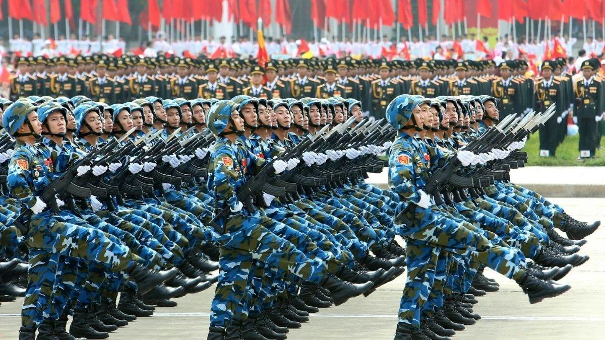 Hình ảnh chú bộ đội không quân dũng cảm